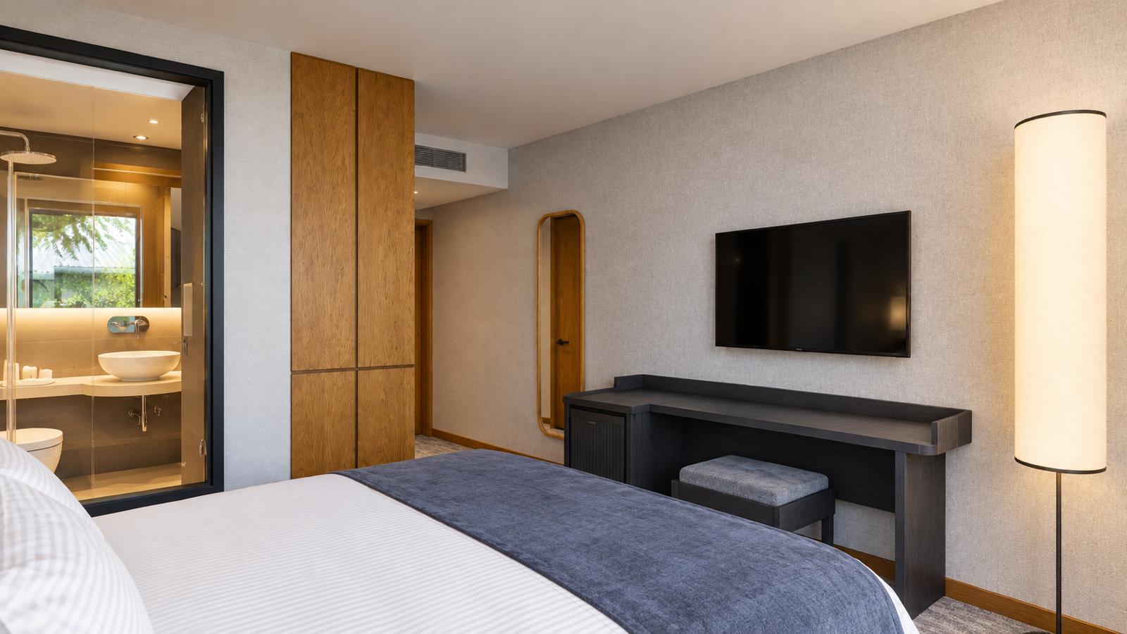 MEG HOTEL 8
